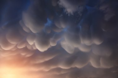 Dramatik mammatus bulutlar