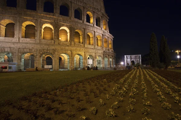 Colosseum per nacht — Stockfoto