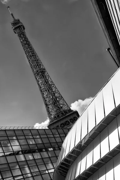Wieża Eiffla w czerni i bieli — Zdjęcie stockowe