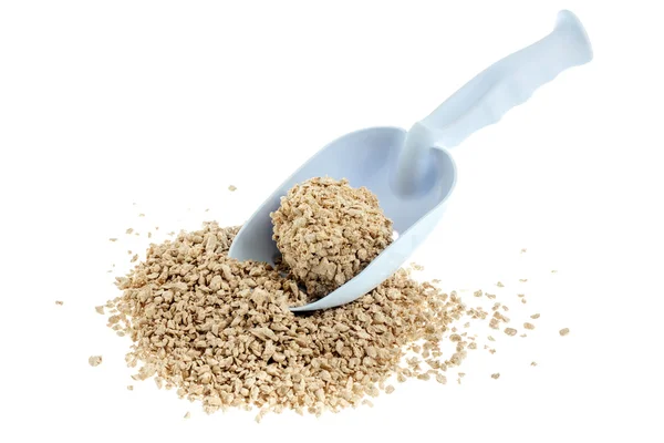 Plastic scoop for cleaning cat litter and a pile of filler on a white background — Stock Photo, Image