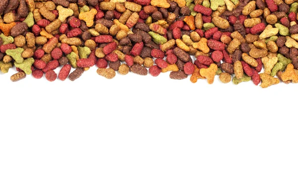Alimento seco para mascotas multicolor (perro o gato) sobre fondo blanco Imágenes de stock libres de derechos