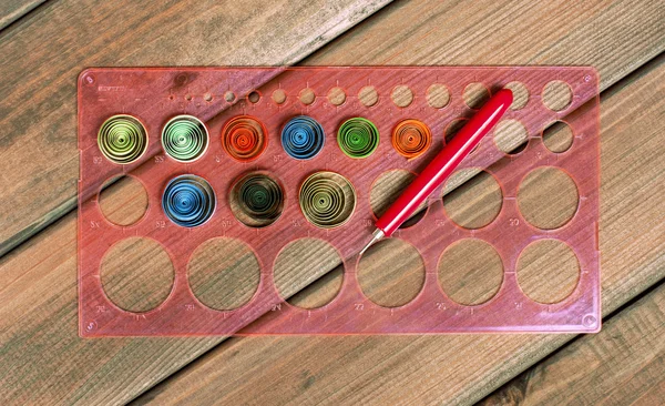 Parlak renkli quilling için arka plan öğeleri (kağıt, cetvel)
