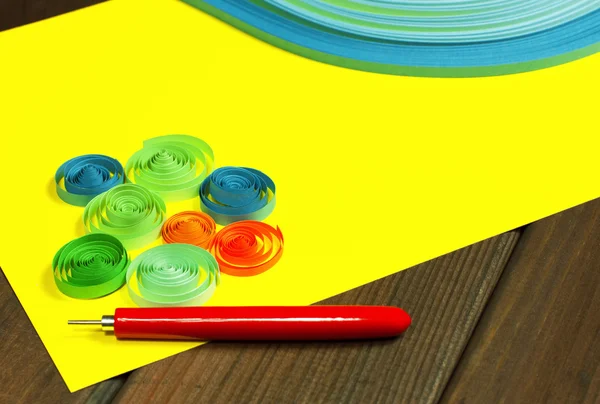 Helle farbige Hintergrundelemente für Quilling (Papier, Lineal)) — Stockfoto