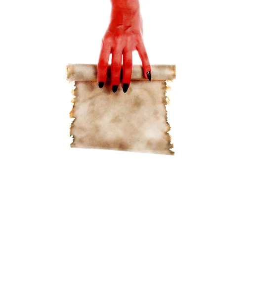 Mão de monstro segurando um rolo dobrado de papel velho (carta ou convite para uma festa). Assunto halloween . — Fotografia de Stock