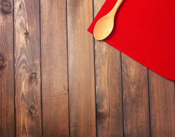 Ronde touw servet of stand, rode placemat en lepel op een houten — Stockfoto