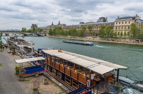 Vedute lungo le strade di Parigi — Foto Stock