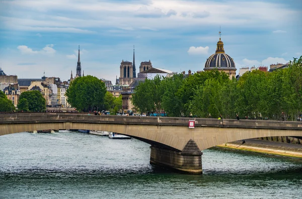 Vedute lungo le strade di Parigi — Foto Stock