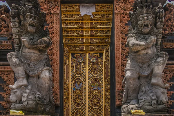 Bali templet statyer — Stockfoto