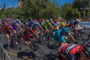 Adelaide tur aşağı altında 2016