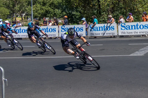 Adelaide tur aşağı altında 2016