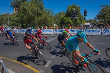 Adelaide tur aşağı altında 2016