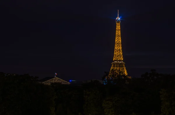 Der Eiffelturm bei Nacht — Stockfoto