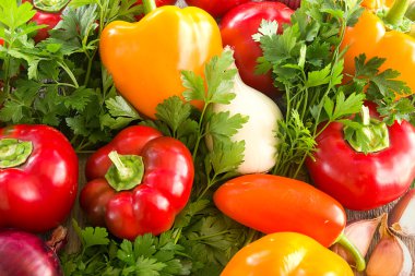 Sağlıklı beslenme. Eski ahşap yüzey üzerinde taze sebze