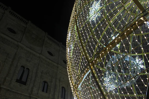 Dekorasyon ışıkları güzelmiş.