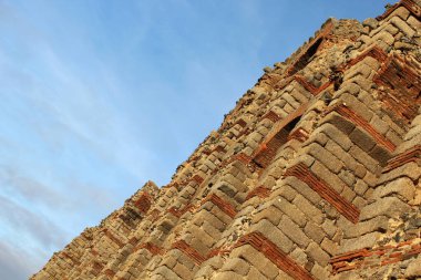 Merida 'nın klasik su kemerinin güzel bir görüntüsü.