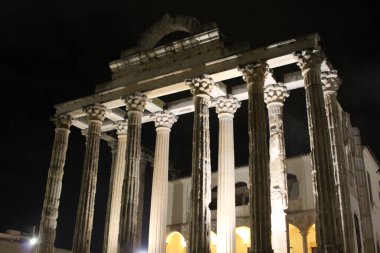 Merida 'daki Diana Tapınağı' nın güzel bir görüntüsü.