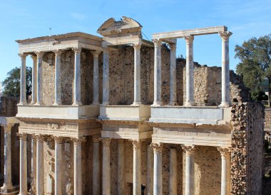 Merida 'daki Roma harabelerinin güzel bir görüntüsü.