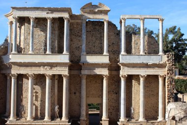 Merida 'daki Roma harabelerinin güzel bir görüntüsü.