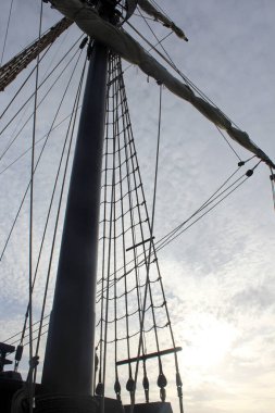 Eski geminin güzel bir resmi.