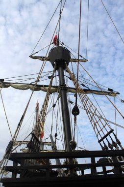 Eski geminin güzel bir fotoğrafı.