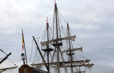 Eski geminin güzel bir fotoğrafı.