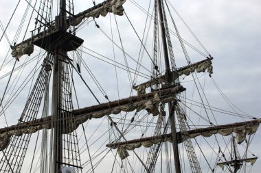 Eski geminin güzel bir fotoğrafı.