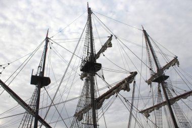 Eski geminin güzel bir fotoğrafı.