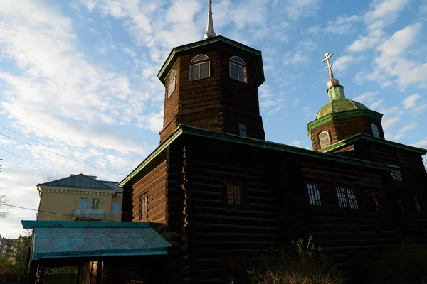 Gammal Träkyrka Kapell Mot Den Blå Himlen Trähus — Stockfoto