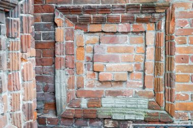 kırmızı tuğla yapı, duvarlar, eski bina.