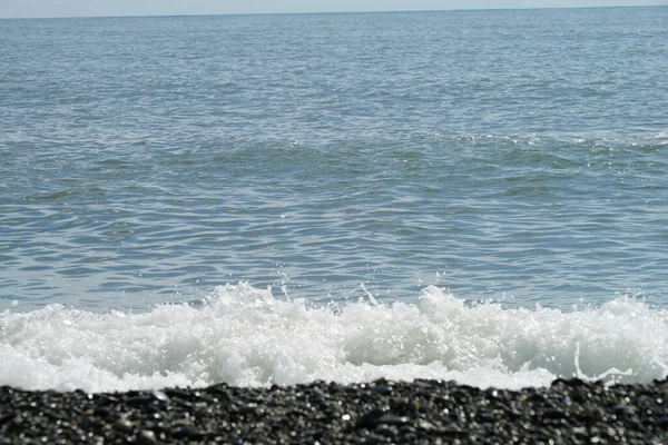 Meereswellen Schlagen Gegen Felsen Strand — Stockfoto