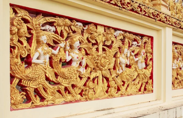 泰国寺庙墙上的雕塑 — 图库照片