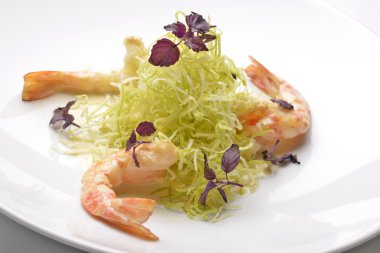 Karides ile altın ve gevrek pırasa