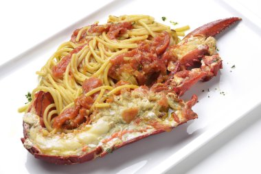 Spagetti ile ıstakoz ve yarı kuru domates