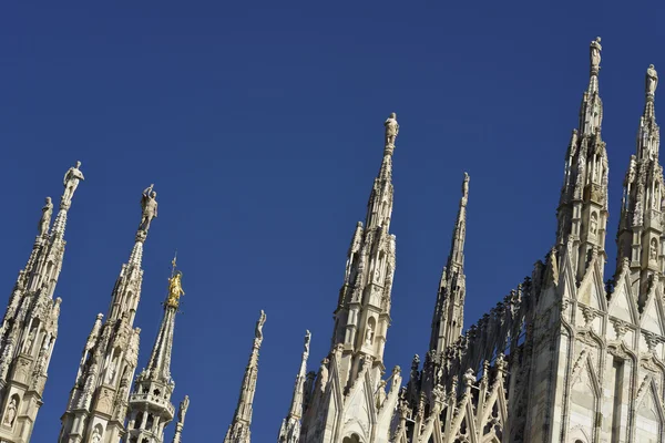 Detaljer för Milanos katedral spiror — Stockfoto