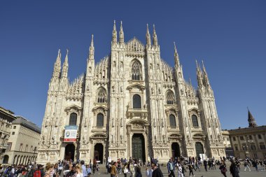 Duomo Meydanı Milan turist bahar