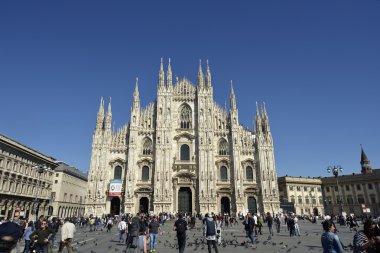 Duomo Meydanı Milan turist bahar