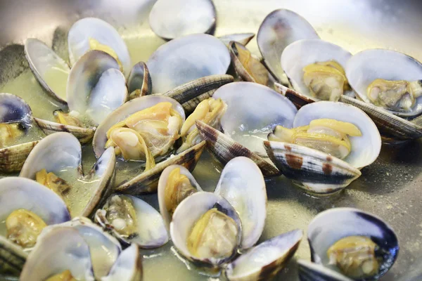 Dettaglio cottura delle Vongole in padella — Foto Stock