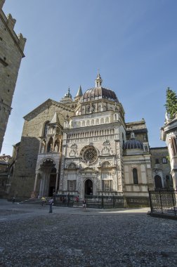 Bergamo Duomo Meydanı ve Colleoni Şapel