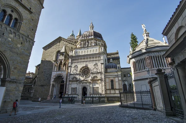 Μπέργκαμο: Πλατεία Duomo και παρεκκλήσι Colleoni βαπτιστήριο — Φωτογραφία Αρχείου