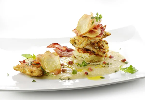 Πιάτο ψάρι, καλκάνι φιλέτα αρωματικό φλοιό, ΠΚΠ, rosti, αποβουτυρωμένα p — Φωτογραφία Αρχείου