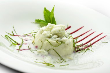 Tatlı süt krem ve nane