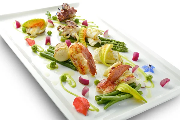 Kızarmış Balık karides ıstakoz tarak kalamar ahtapot kuşkonmaz yemek