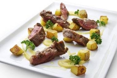 Et yemek kesmek ızgara biftek patates ve maydanoz ile 1. psd