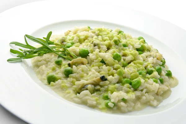 Placa de Risotto com amêijoas e ervilhas 1 — Fotografia de Stock