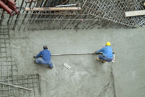 Base del cantiere con barra di rinforzo e calcestruzzo — Foto Stock