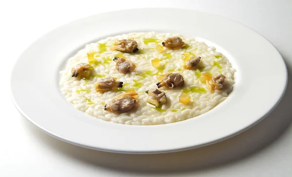 Risotto met kokkels en gekonfijte sinaasappel — Stockfoto