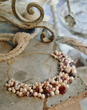 İnci ve kırmızı Amber kolye