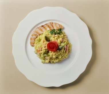 Somon ve kuşkonmaz Risotto