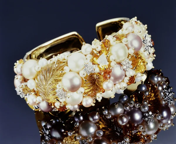 Bracelet with Pearl and Stones — Stock Photo, Image
