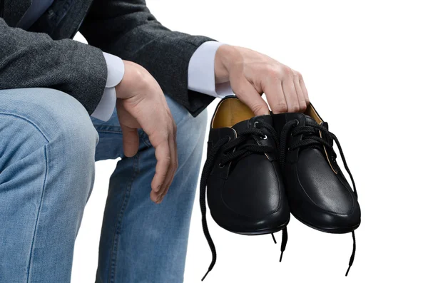 ビジネスマンは黒革の靴を履いています。 ストックフォト